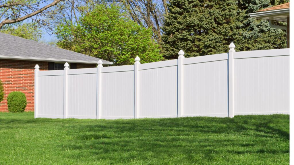 M28684 Content Marketing Blitz 4 Things You Need To Know About Vinyl Fencing featured image