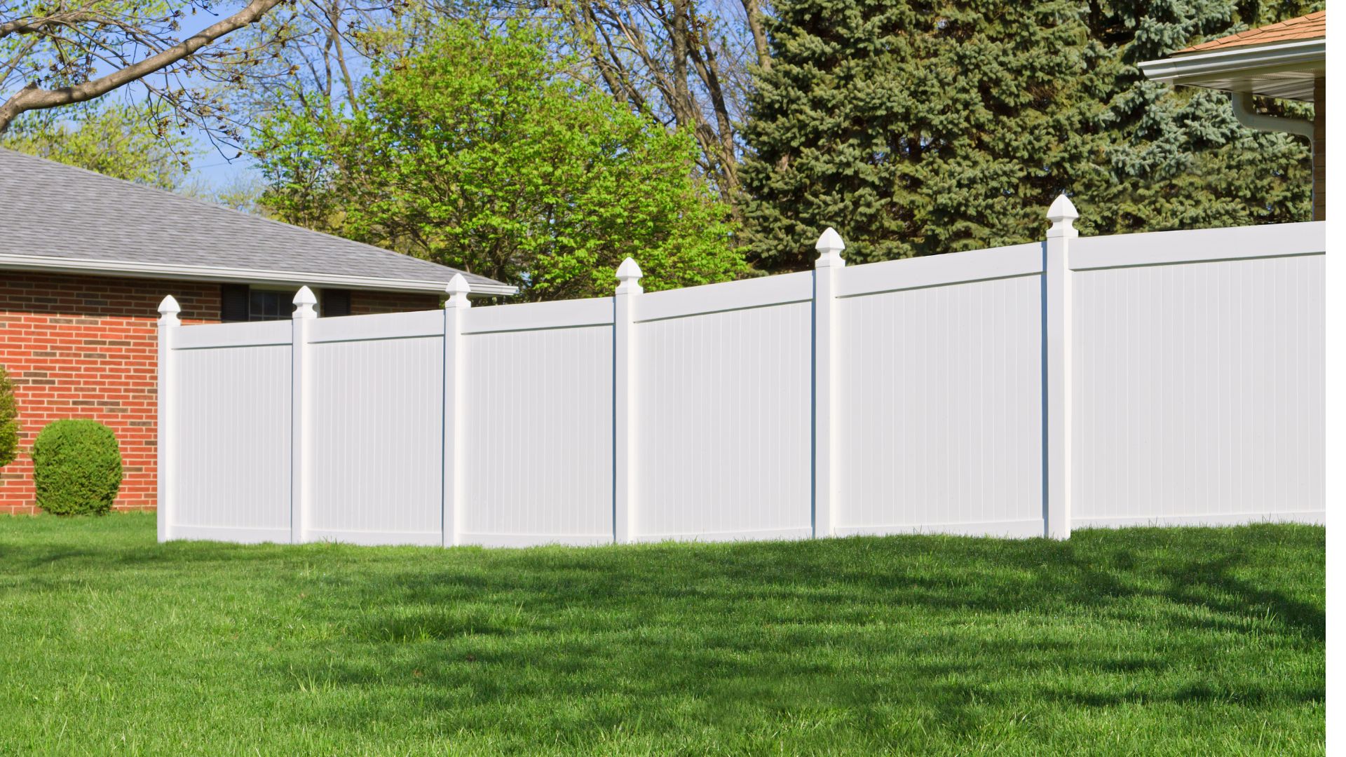 M28684 - Content Marketing Blitz - 4 Things You Need To Know About Vinyl Fencing-featured image