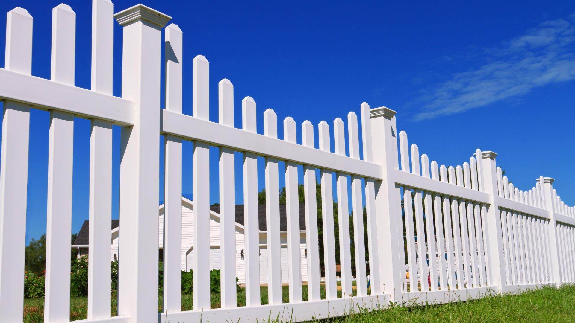 vinyl picket fence